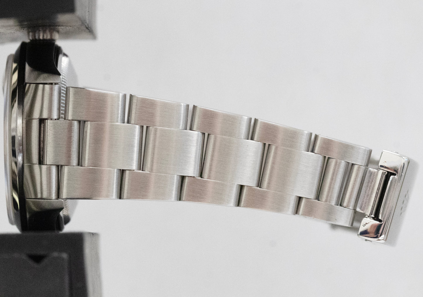 Rolex Oyster Perpetual Date White 34mm Oyster Stainless NO-HOLES Watch 15200