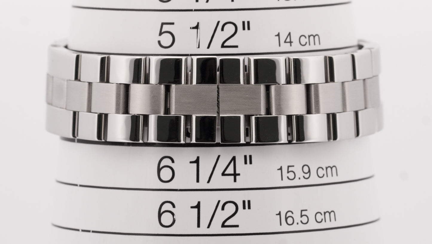 MINT Ladies Cartier Roadster SILVER Roman 2675 31mm Quartz Stainless Steel Watch
