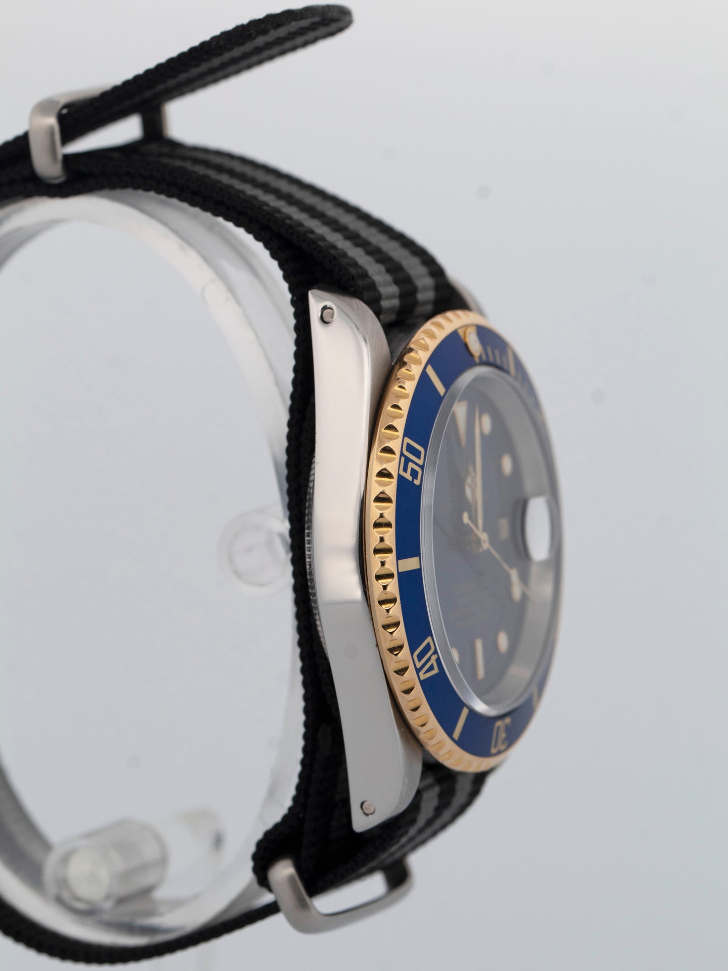Rolex Submariner Date 40mm BLUE Two-Tone 18K Gold Stainless Steel 16613 Watch