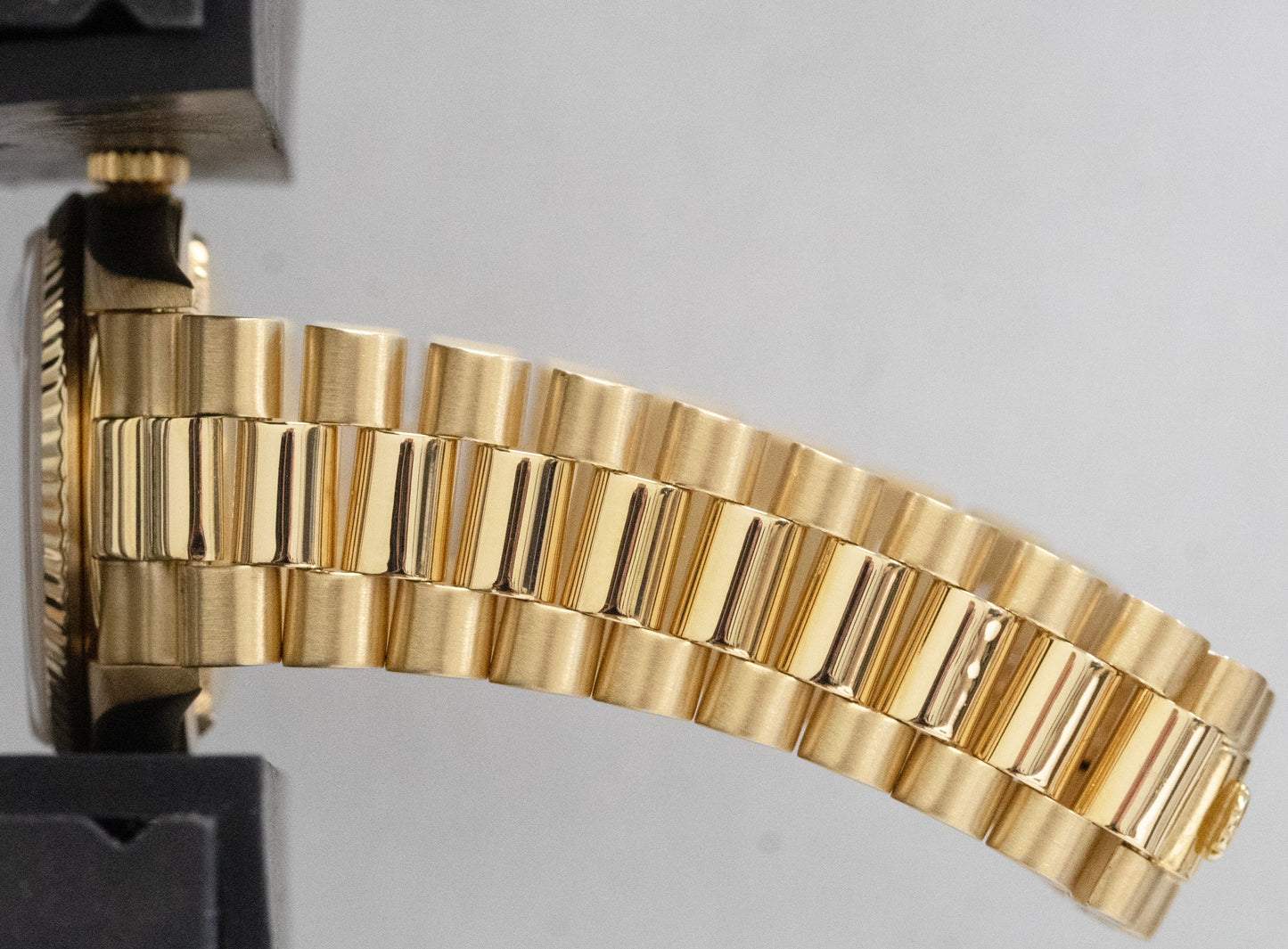 Rolex Day-Date President WHITE Dial 36mm 18K Yellow Gold Fluted 18238 Watch