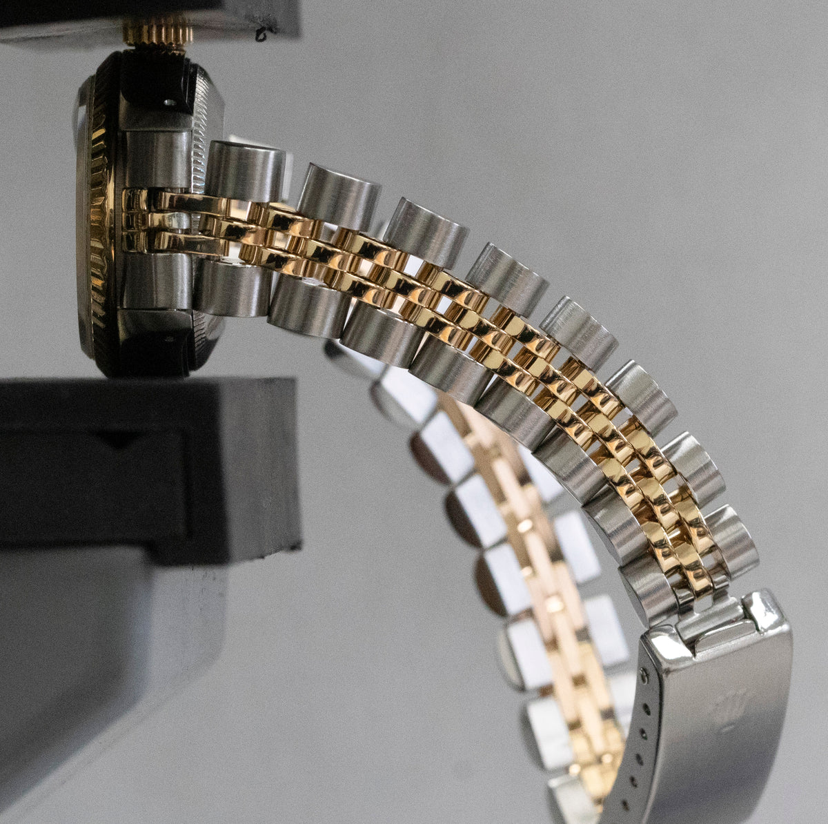 Rolex DateJust 69173 Two-Tone MOP Diamond Yellow Gold Stainless Steel 26mm Watch