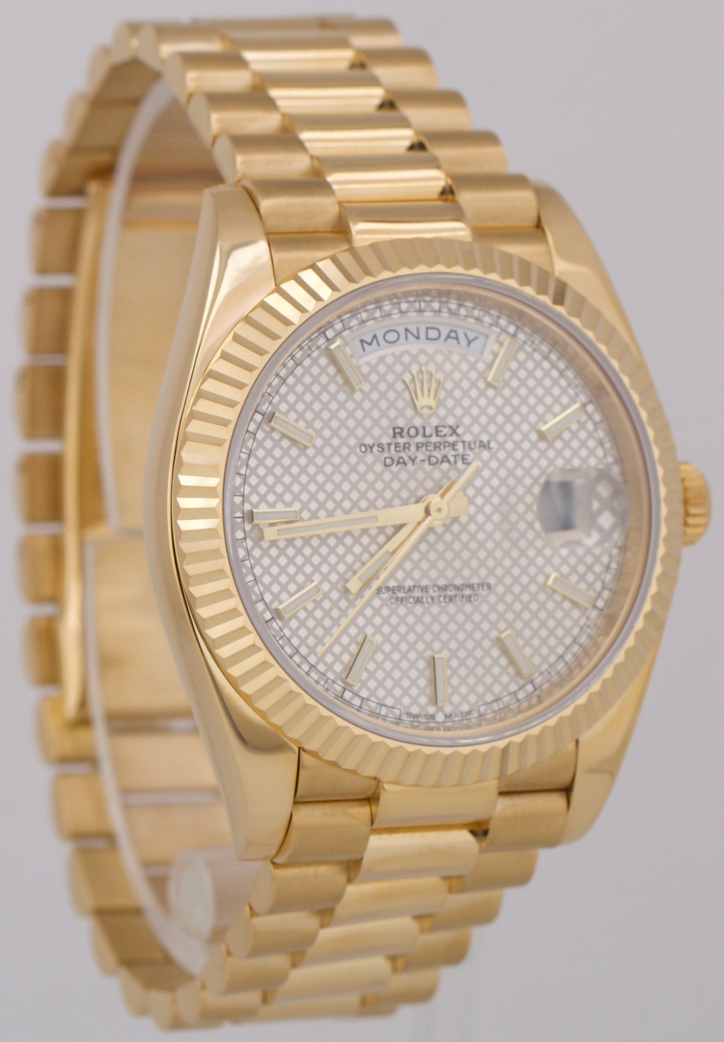 Rolex Day-Date President 40mm SILVER MOTIF 18K Yellow Gold Fluted 228238 BOX