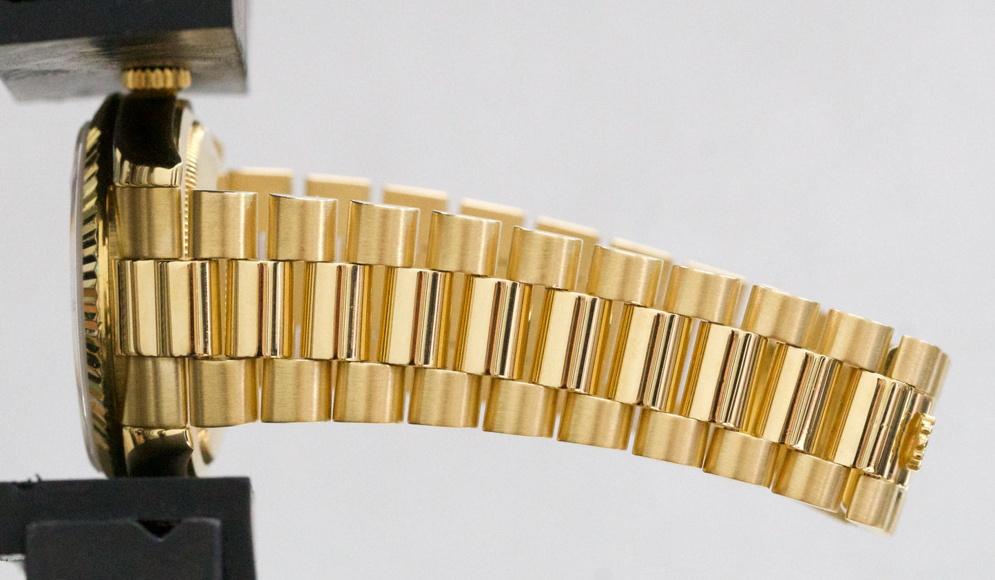Rolex Day-Date President CHAMPAGNE 18K Yellow Gold Fluted 36mm 118238 Watch