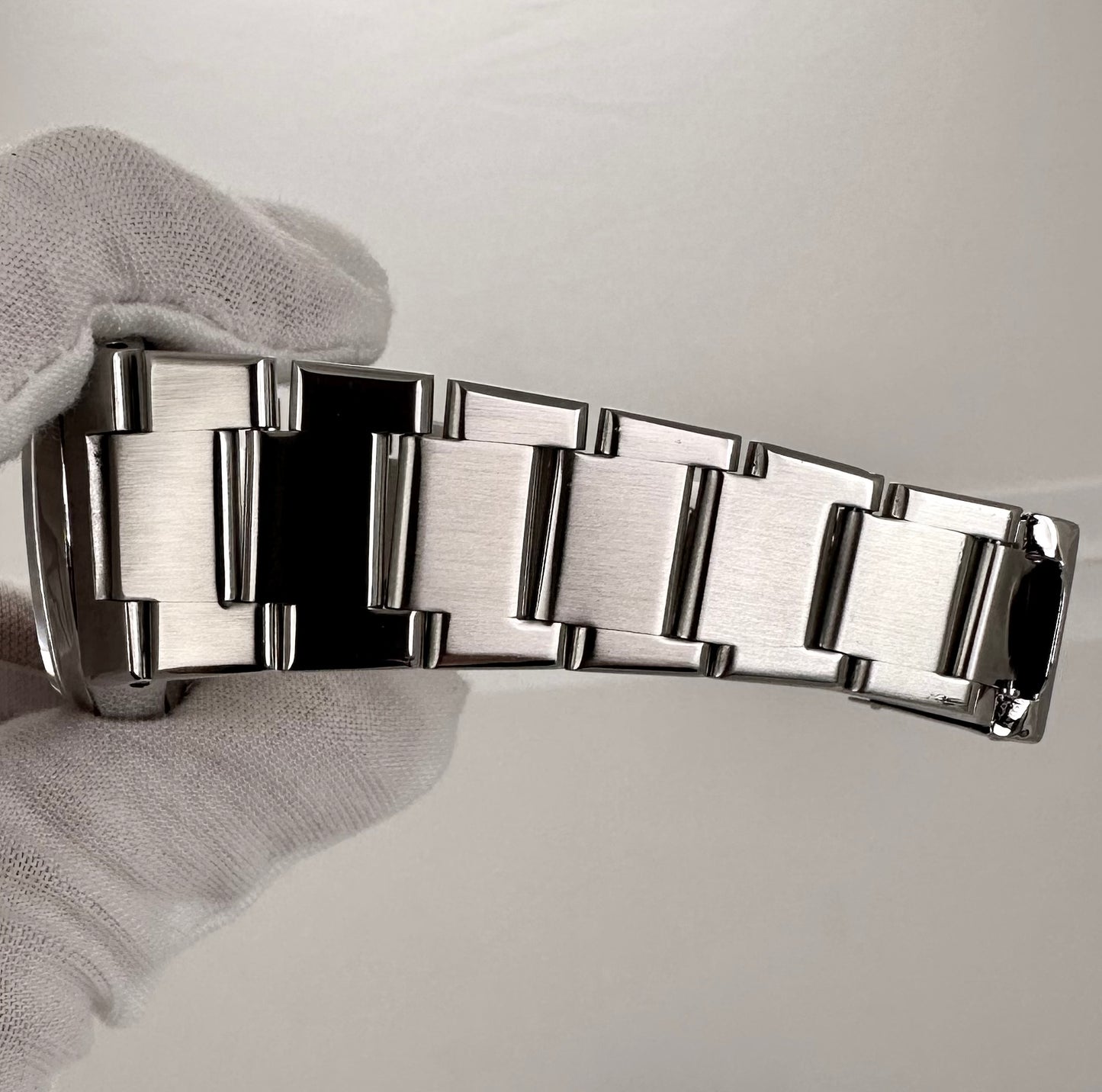 Rolex Oyster Perpetual Date Stainless Steel 36mm Silver Automatic Watch 1530