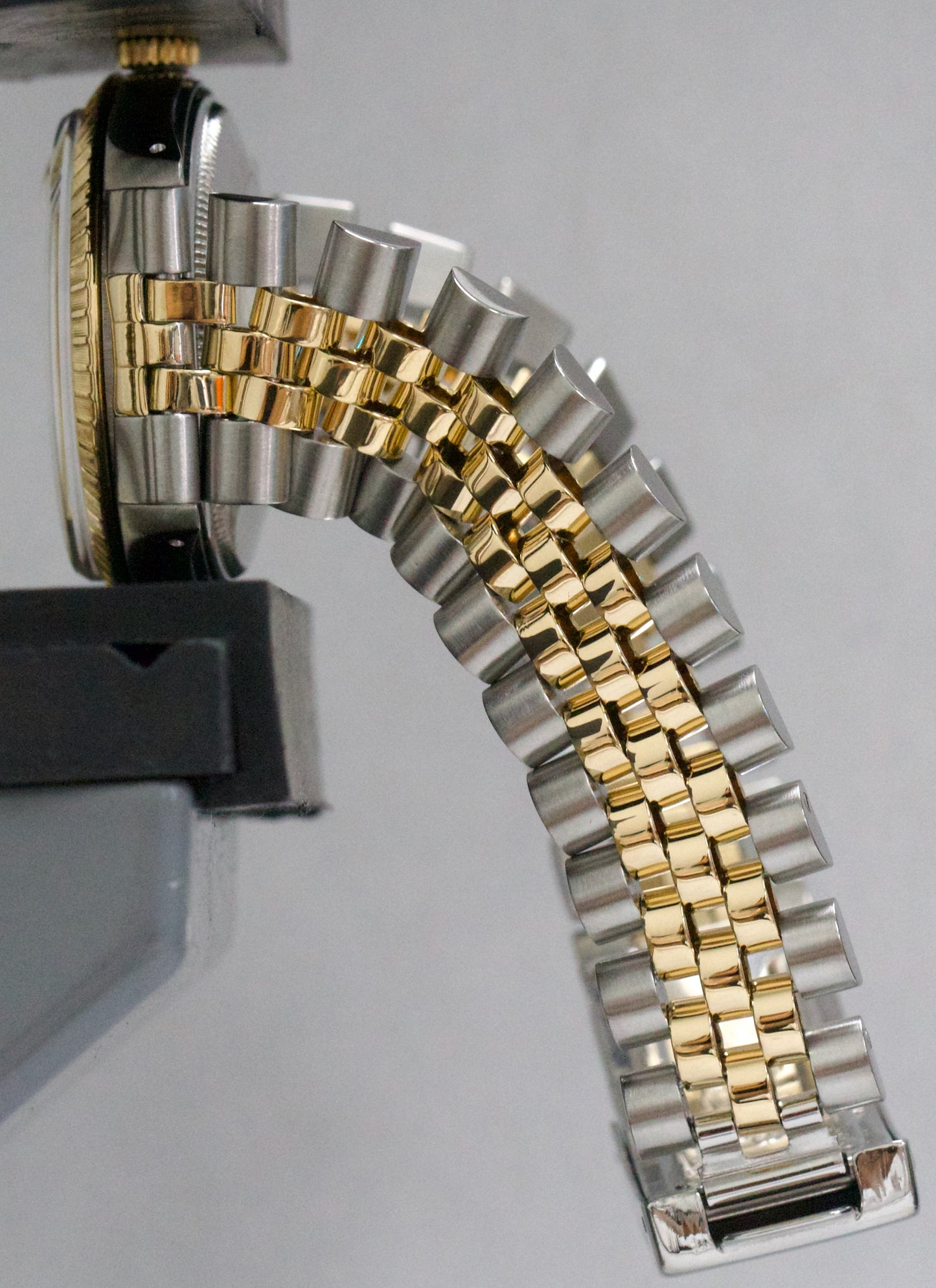 Rolex Oyster Perpetual Date CHAMPAGNE 14K Gold Engine-Turned JUBILEE 34mm 15053
