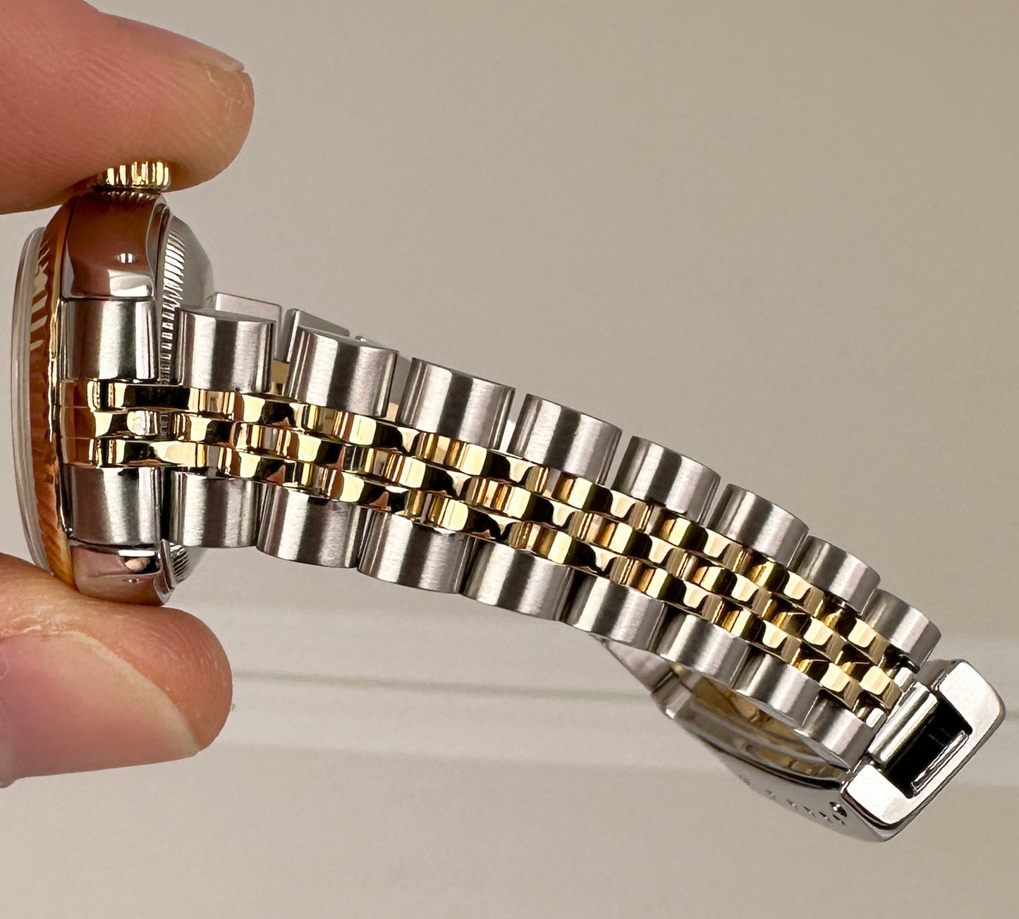 Ladies Rolex DateJust Black Two-Tone 18K Yellow Gold Steel 26mm Watch 69173 BOX