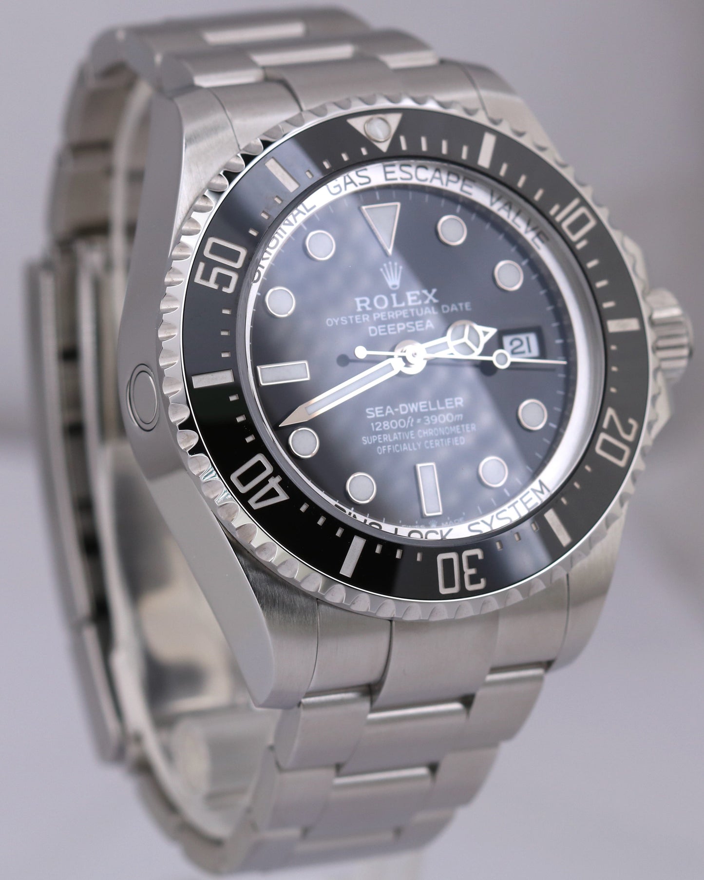 Rolex Sea-Dweller Deepsea BLACK Ceramic Stainless Steel Dive 44mm 136660 BOX