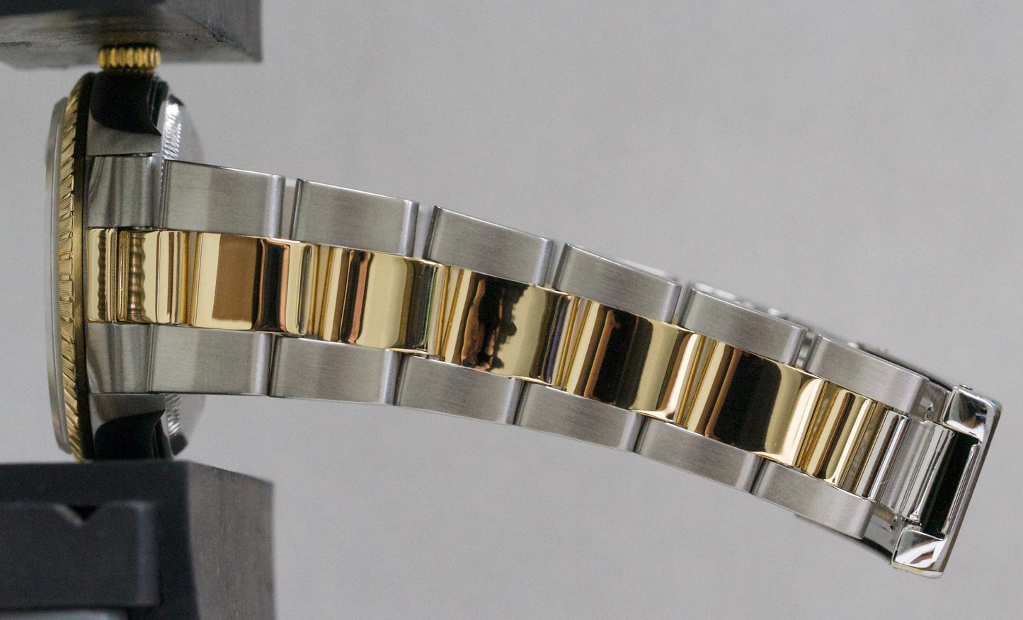 Rolex Oyster Perpetual Date 34mm CHAMPAGNE 18K Steel Engine-Turned Oyster 15233