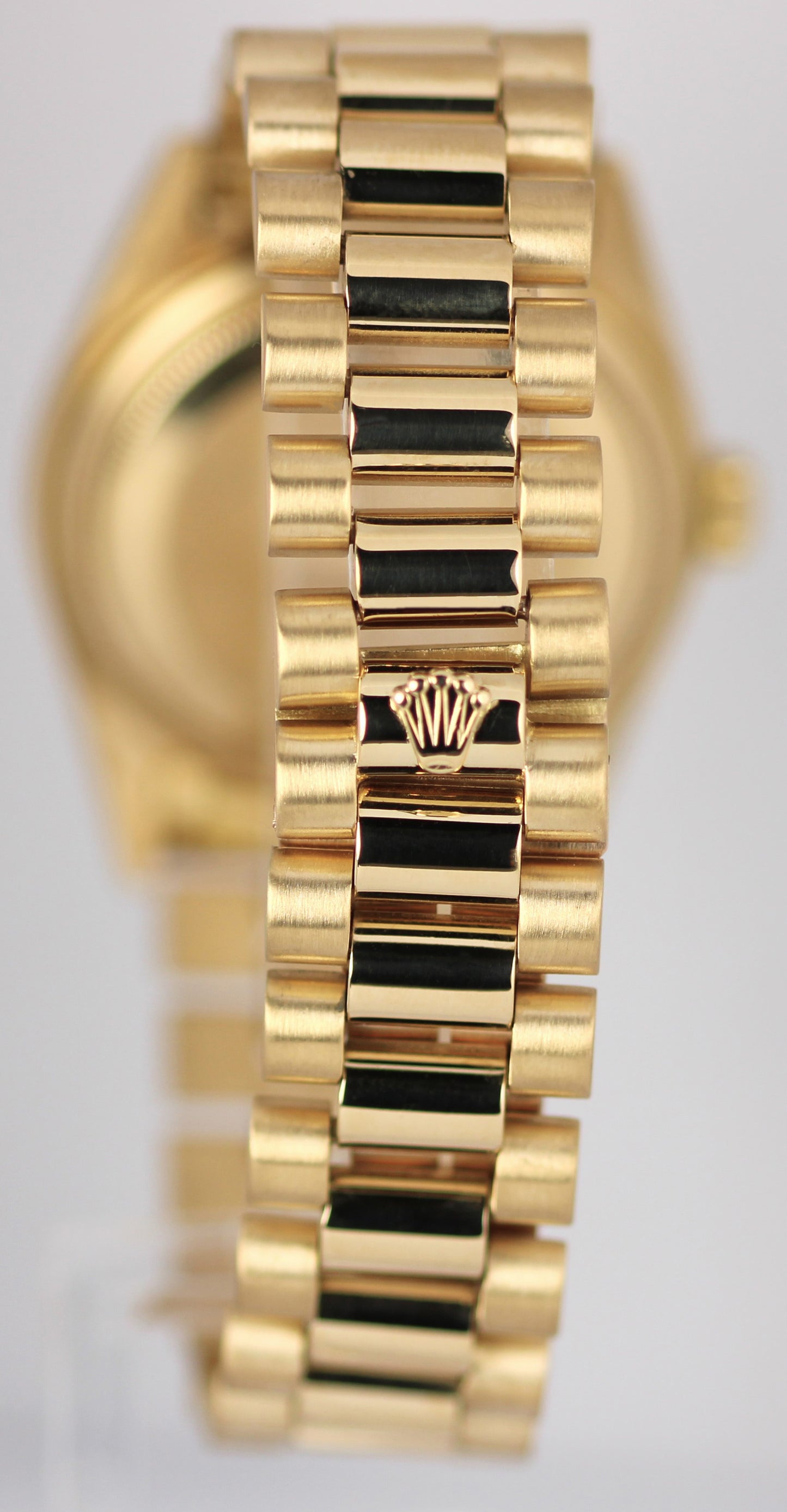 Rolex Day-Date President 18K Yellow Gold Fluted Champagne 36mm 18038 Watch