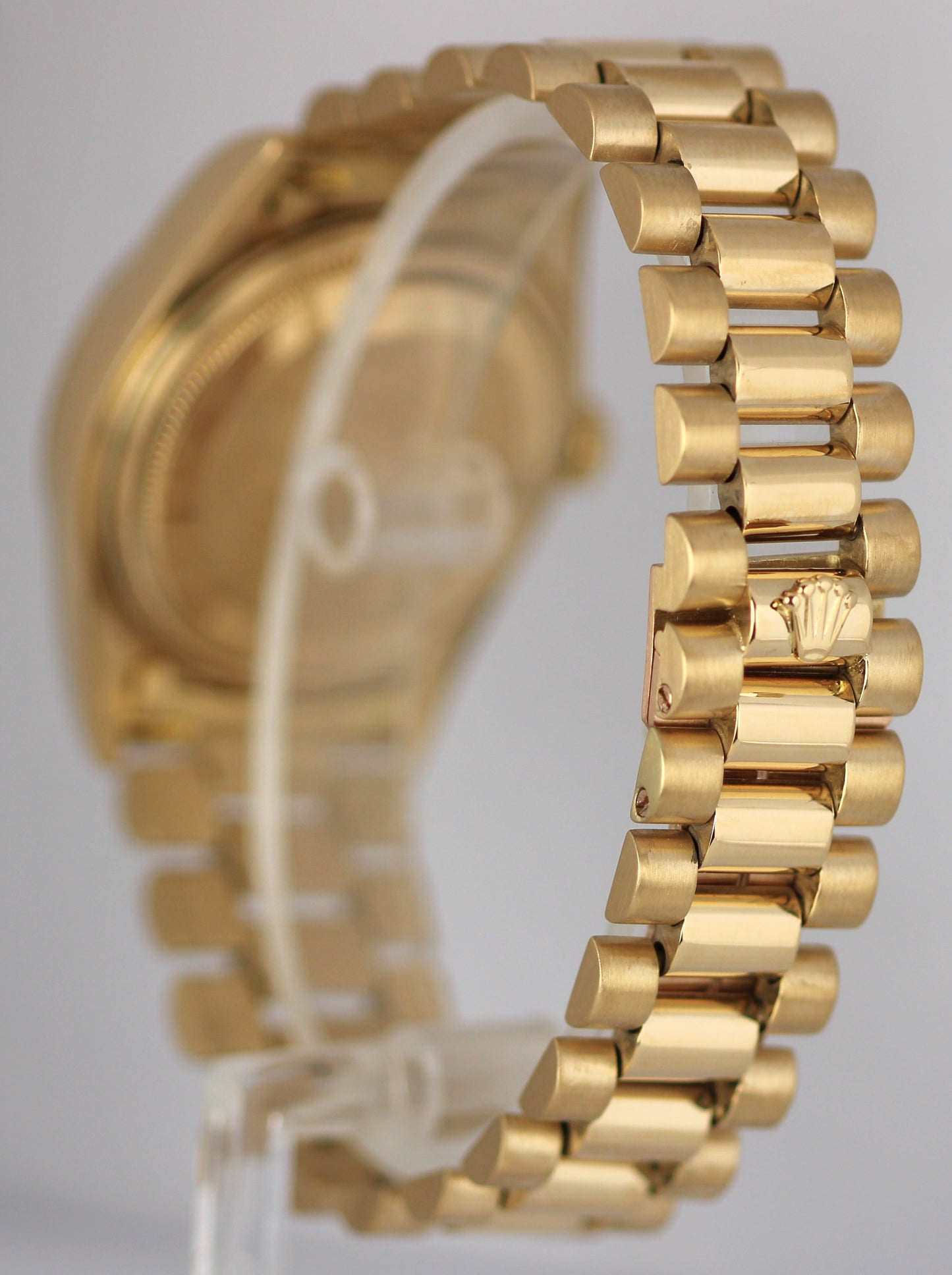 Rolex Day-Date President 18K Yellow Gold Fluted Champagne 36mm 18038 Watch
