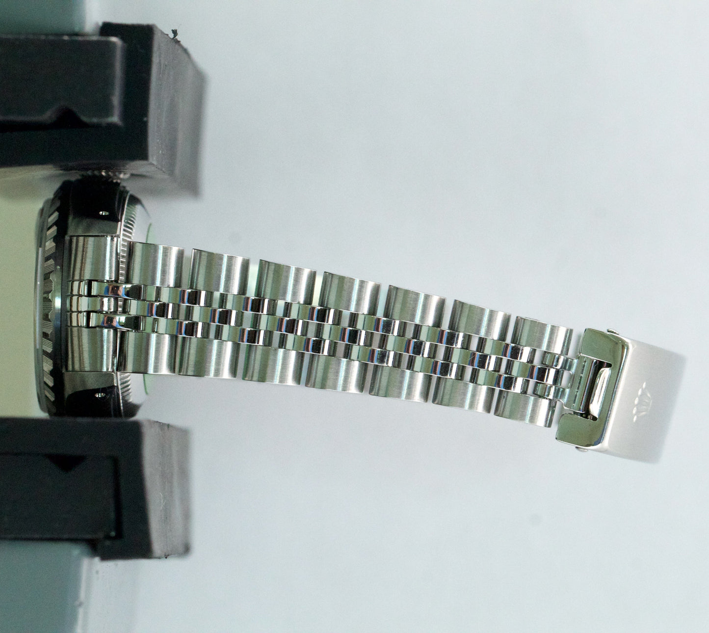 Ladies Rolex Oyster Perpetual DateJust 26 Silver Engine-Turned Jubilee 69240