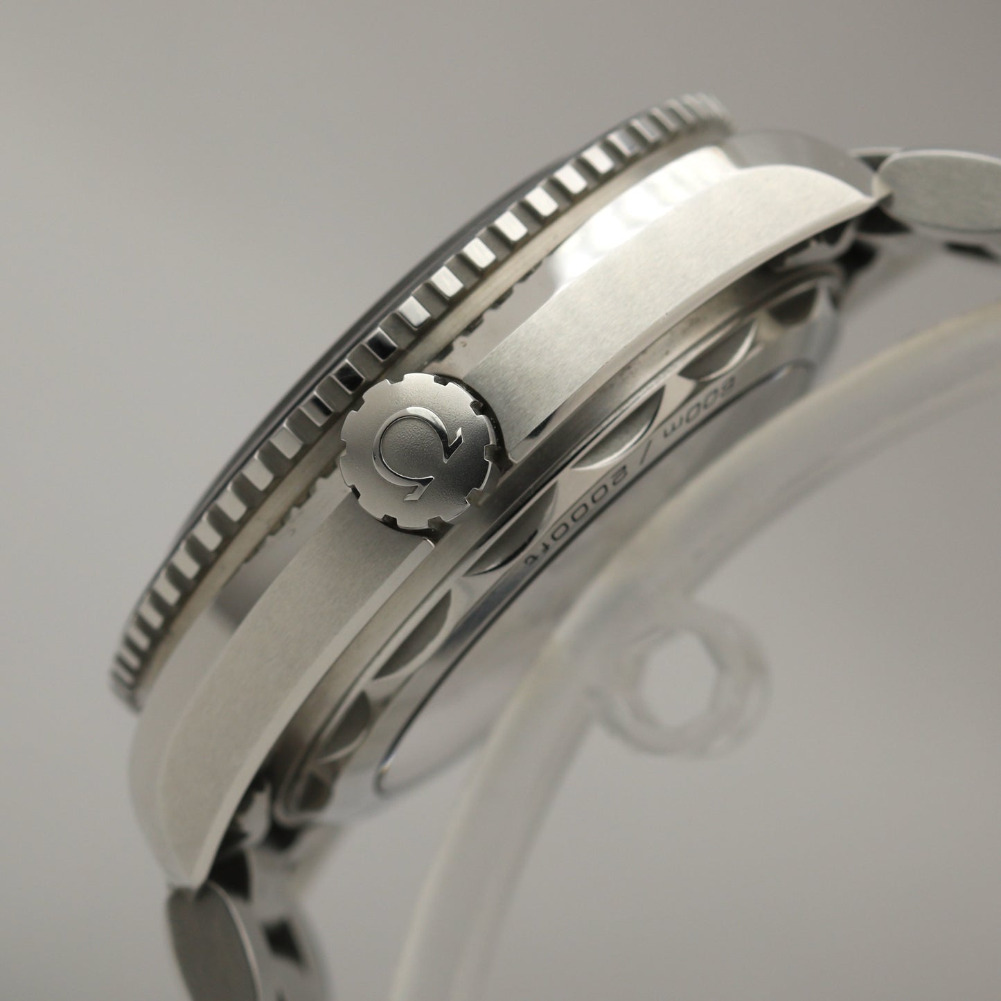 Omega Seamaster Planet Ocean 600M 43.5mm 215.30.44.21.01.001 Black Watch BOX