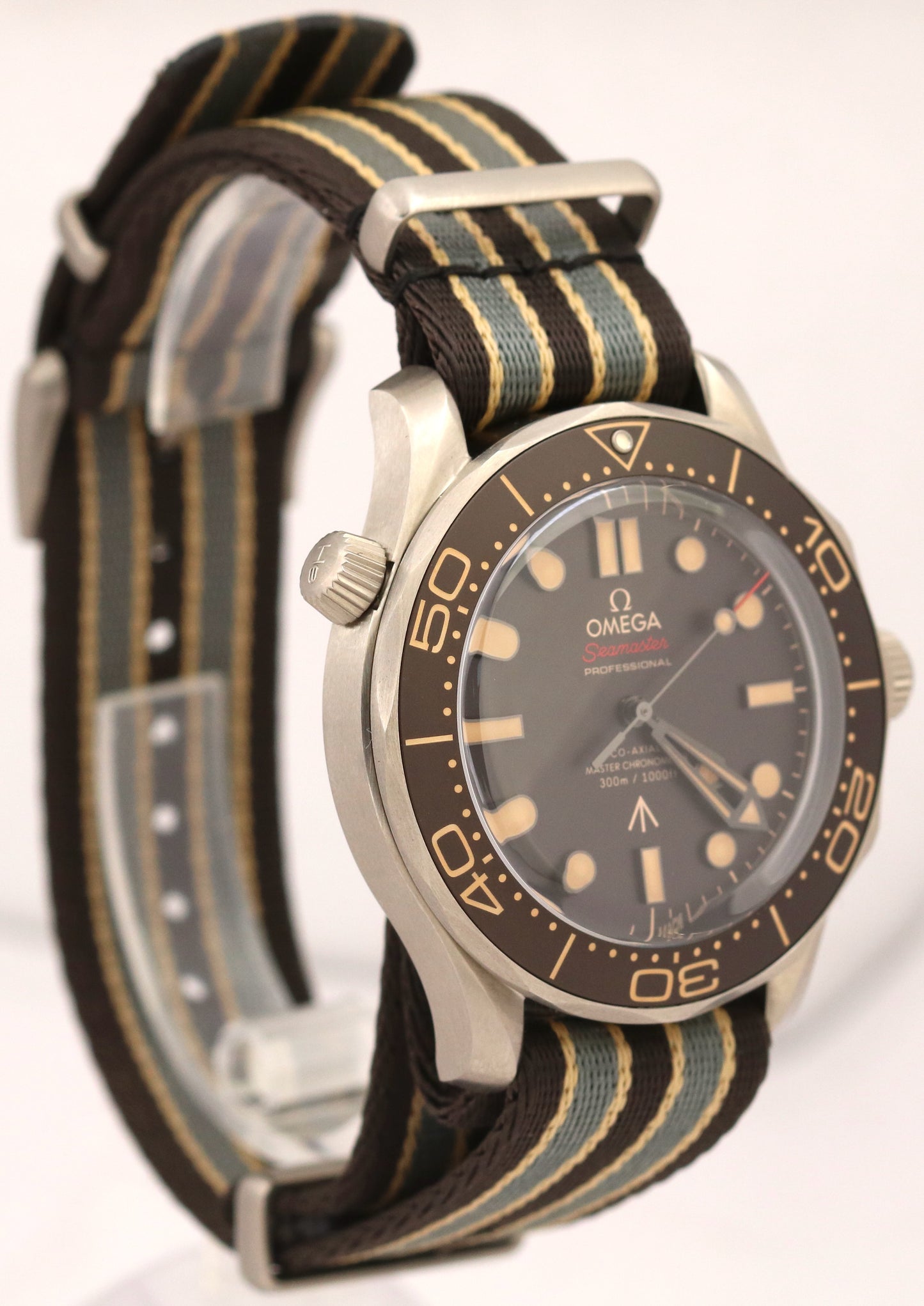 2023 PAPERS Omega Seamaster 007 Bond Titanium BROWN 42mm 210.92.42.20.01.001 BOX