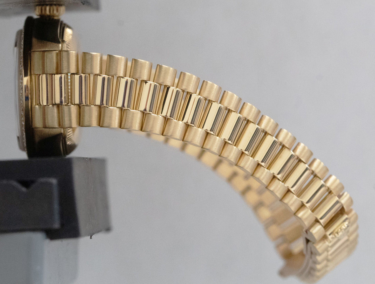Ladies Rolex DateJust President 26mm FACTORY DIAMOND 18K Yellow Gold Watch 69138