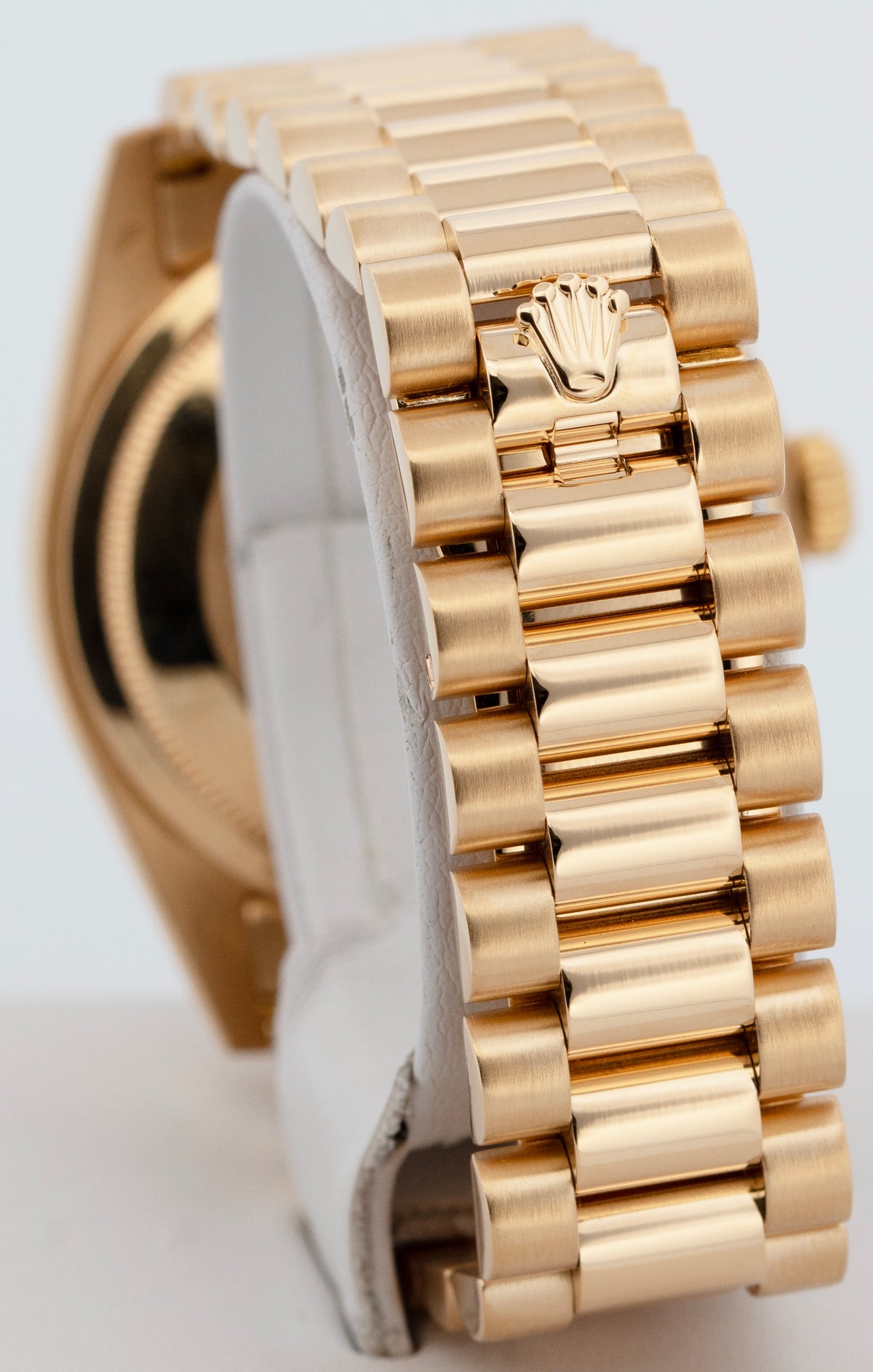 Rolex Day-Date President 118238 Mother of Pearl Diamond Yellow Gold 36mm Watch