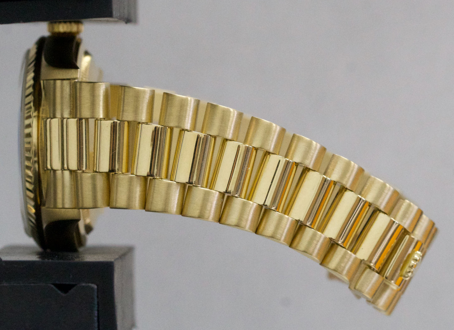 Rolex Day-Date President CHAMPAGNE ROMAN 36mm 18K Yellow Gold Fluted 18238 Watch