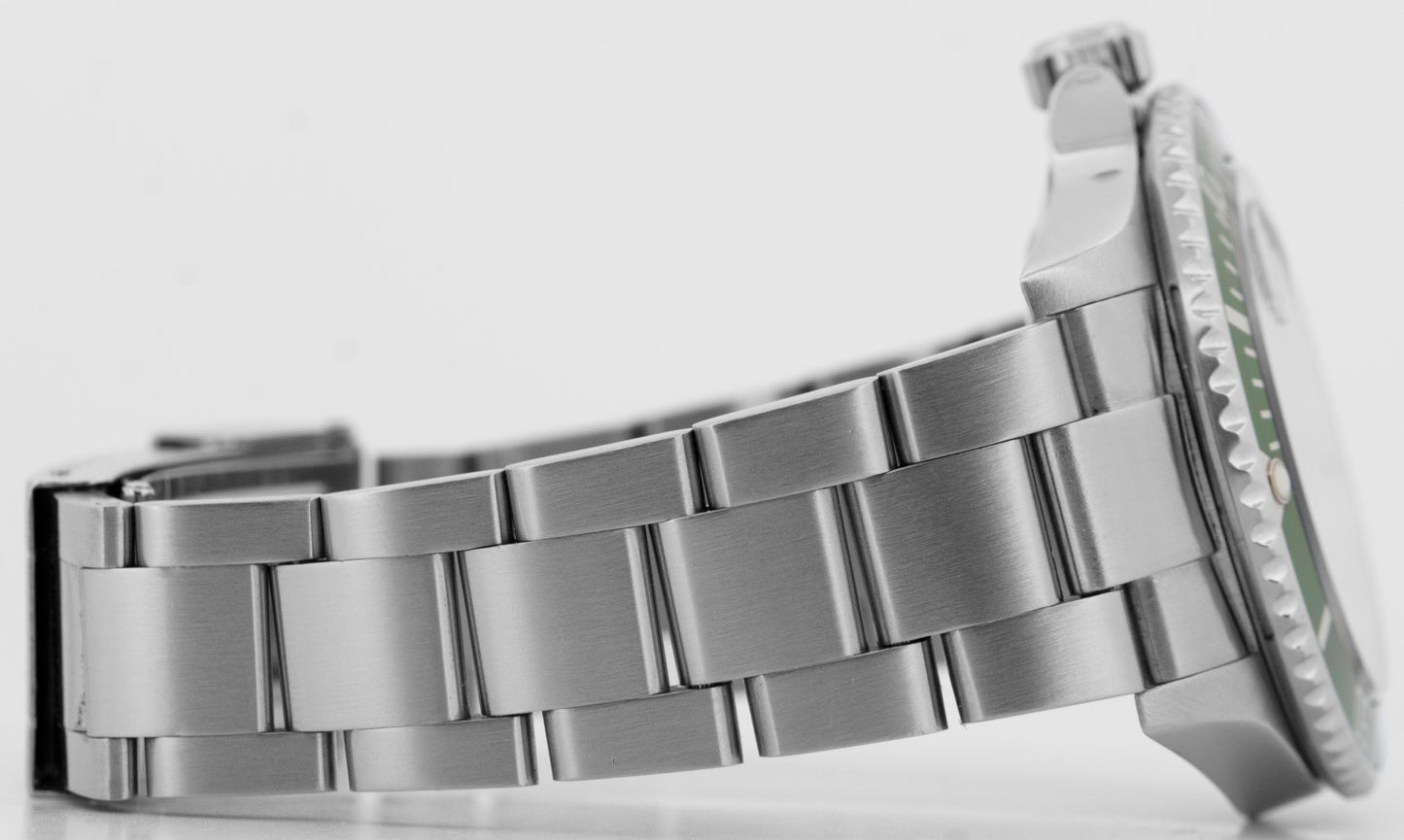 FLAT 4 Rolex Submariner Date 40mm Kermit Green Stainless Steel Watch 16610 LV