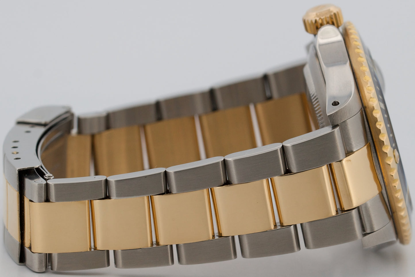 2000 Rolex Submariner Date 16613 Black 18K Yellow Gold Two-Tone Steel 40mm Watch