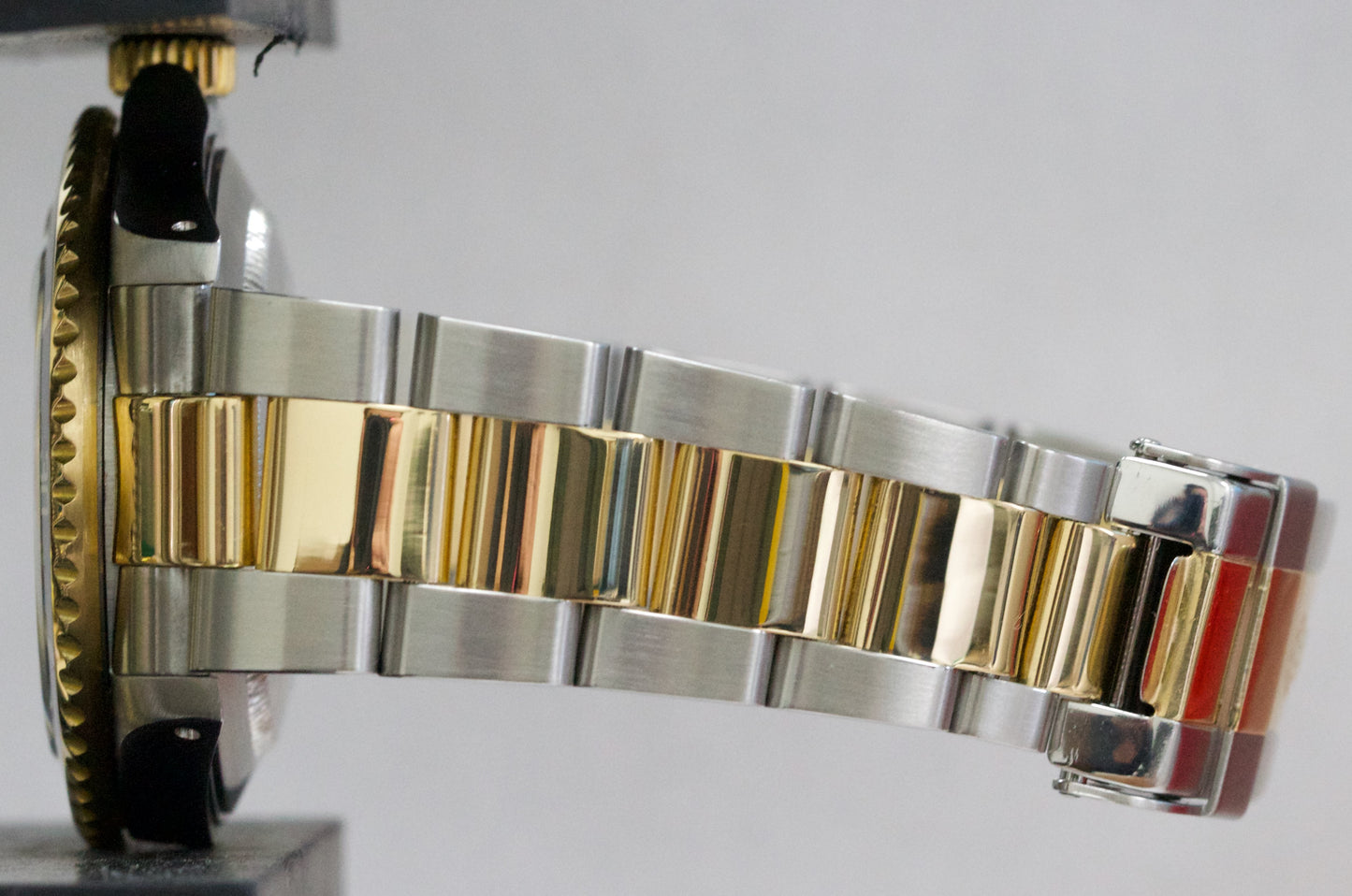 2000 Rolex Submariner Date 16613 Black 18K Yellow Gold Two-Tone Steel 40mm Watch
