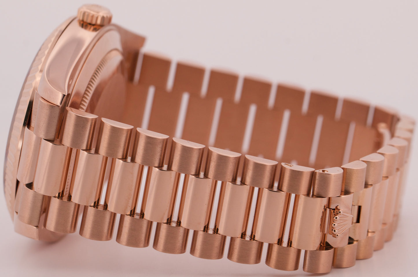 Rolex Day-Date President 40mm OLIVE GREEN ROMAN 18K Rose Gold Fluted 228235