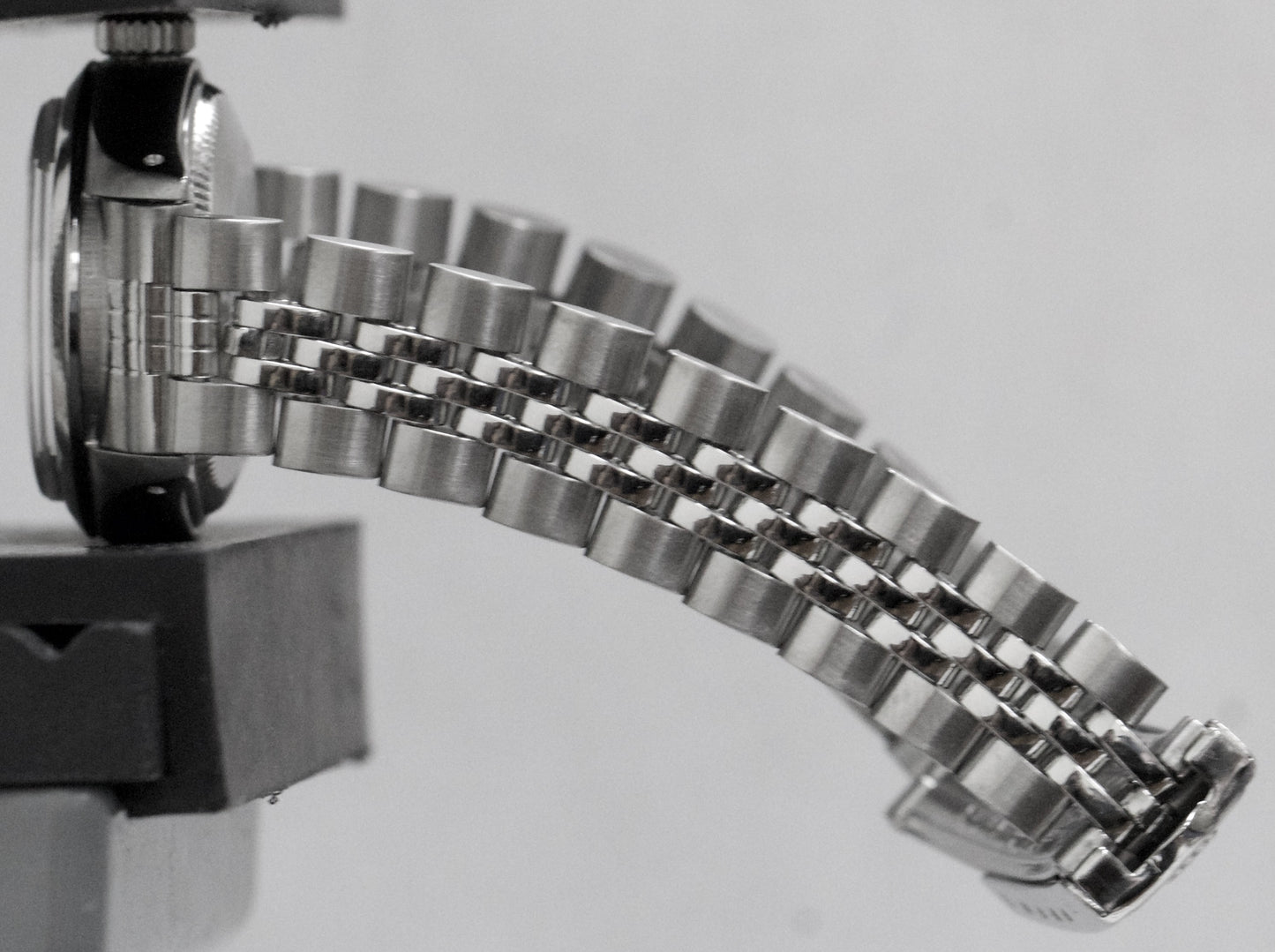 1975 Ladies Rolex Oyster Perpetual Date 26mm SILVER Stainless JUBILEE Watch 6916