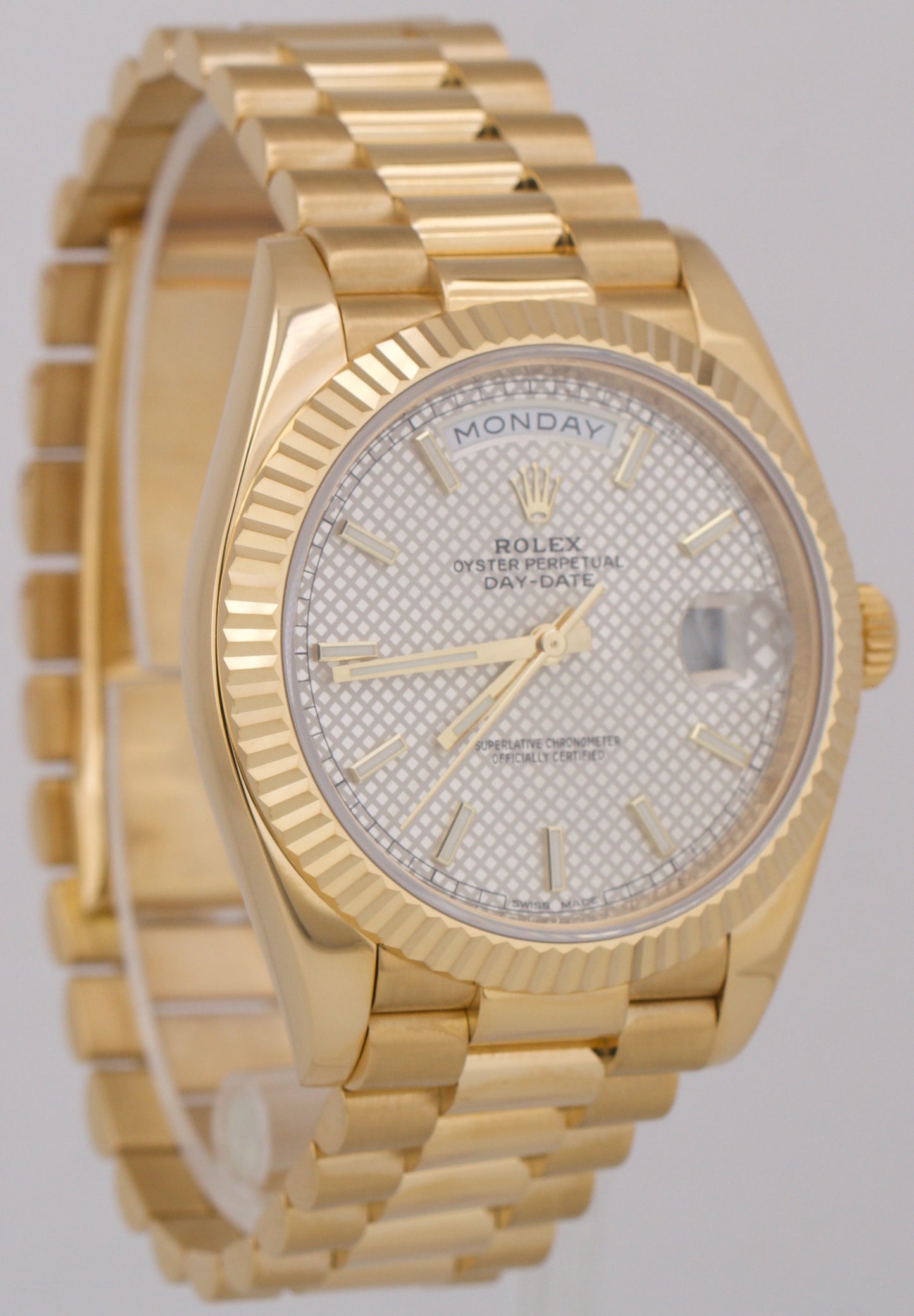 MINT 2023 Rolex Day-Date President 40mm SILVER MOTIF 18K Yellow Gold 228238 BOX