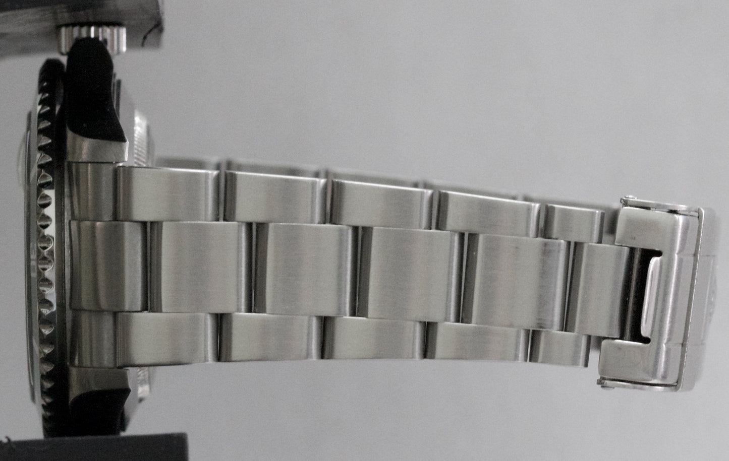 Rolex Submariner Date 16610 LV Flat 4 Green Kermit Stainless Steel Box Papers