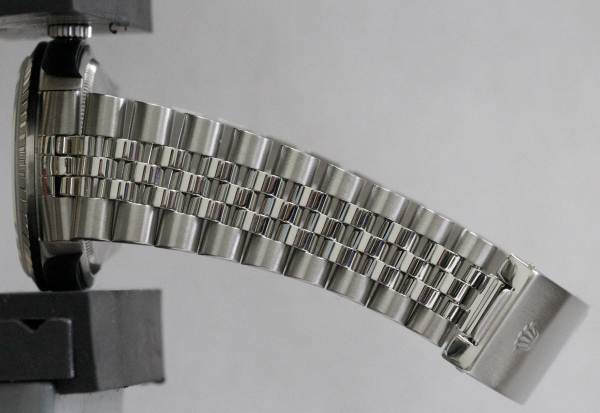 2001 Rolex DateJust 16220 Silver 36mm Stainless Engine-Turned Jubilee Box Papers
