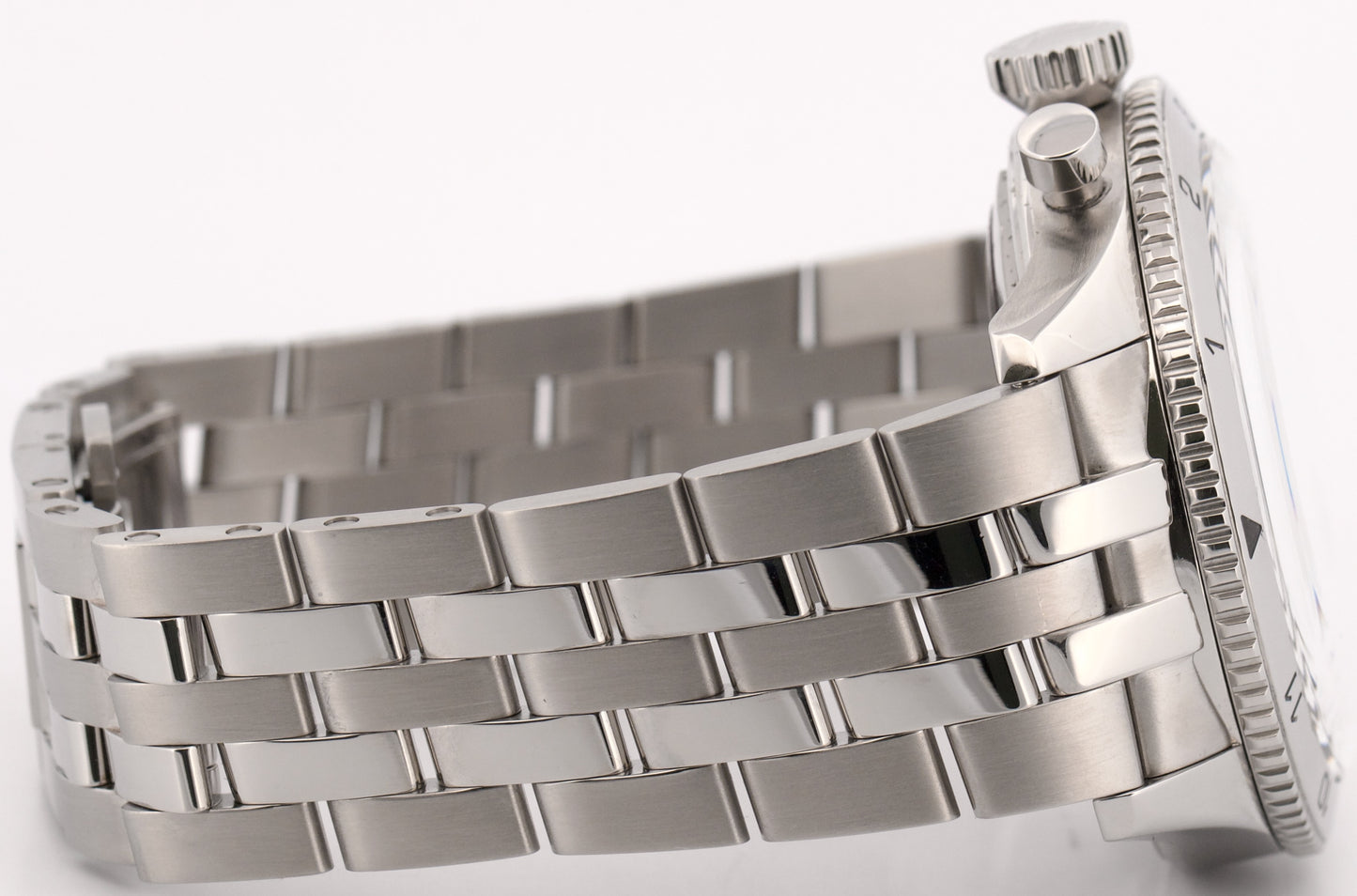 2023 PAPERS Breitling Super AVI B04 GREEN Curtiss Warhawk Steel 46mm AB0445 BOX