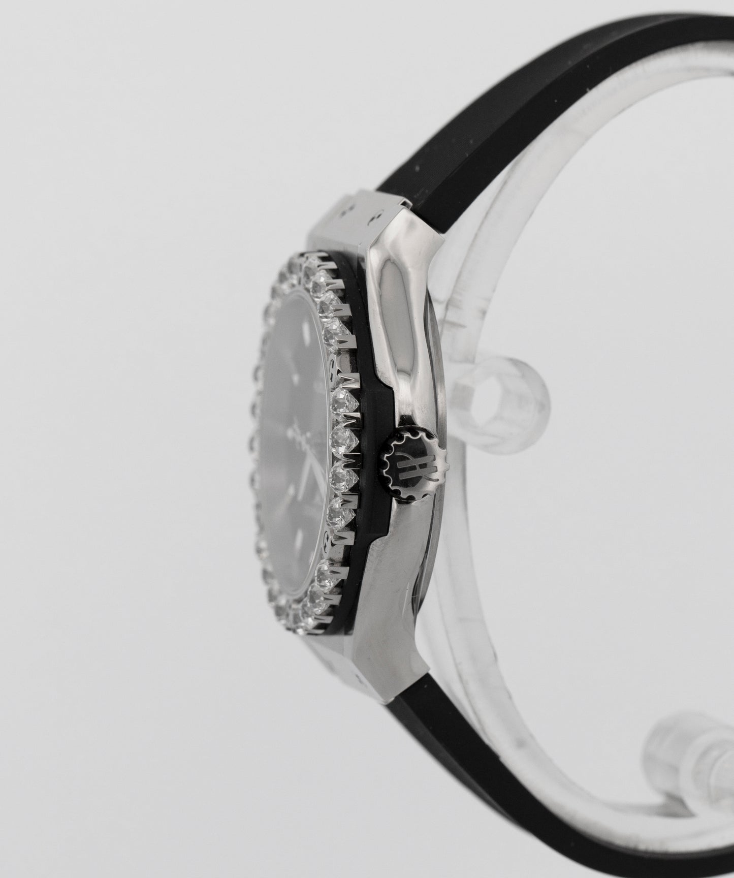 2024 Hublot Big Bang Classic Fusion Crown of Light 582.NX.1470.RX.1504.COL20