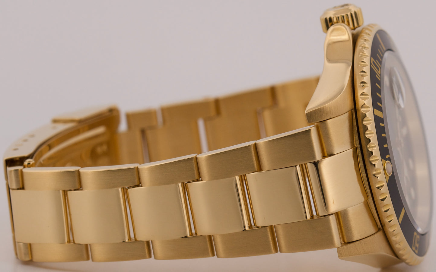 Rolex Submariner Date BLACK 18K Yellow Gold NO-HOLES Oyster 40mm 16618 Watch
