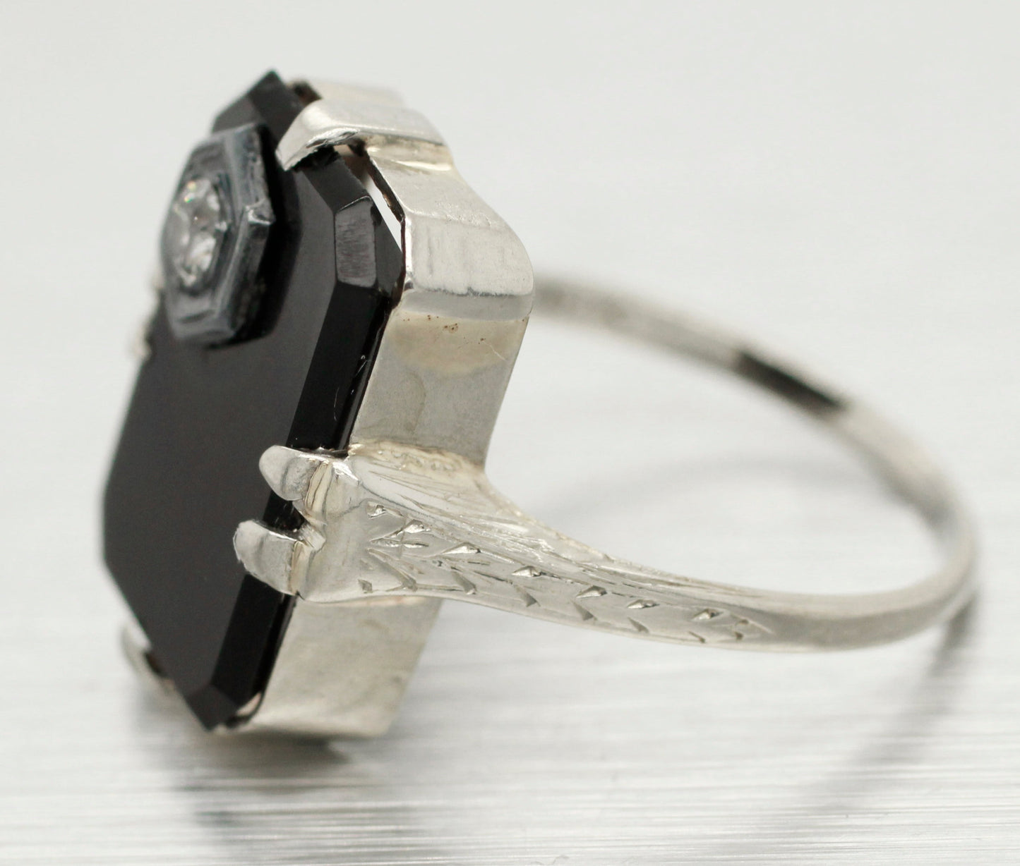 Antique Art Deco 0.05ct Diamond and Onyx Cocktail Ring - 18k White Gold