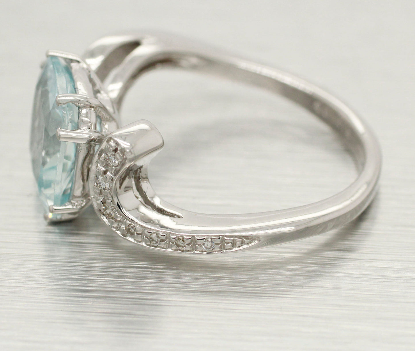 Comete 3ct Aquamarine Cocktail Ring - Diamond Accents - 18k White Gold Setting