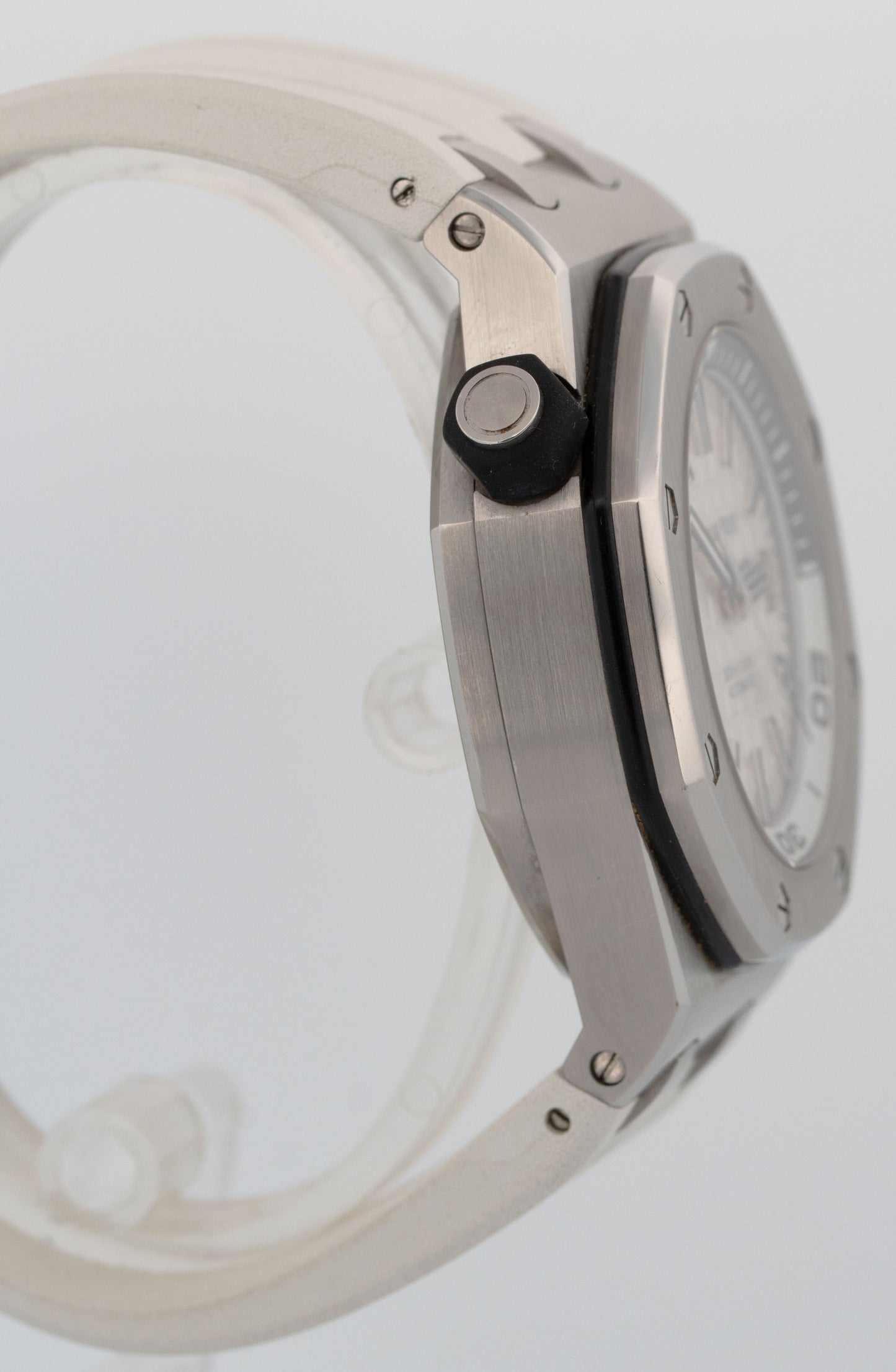 Audemars Piguet Royal Oak Offshore Diver White 42mm Rubber 15710ST Watch Box