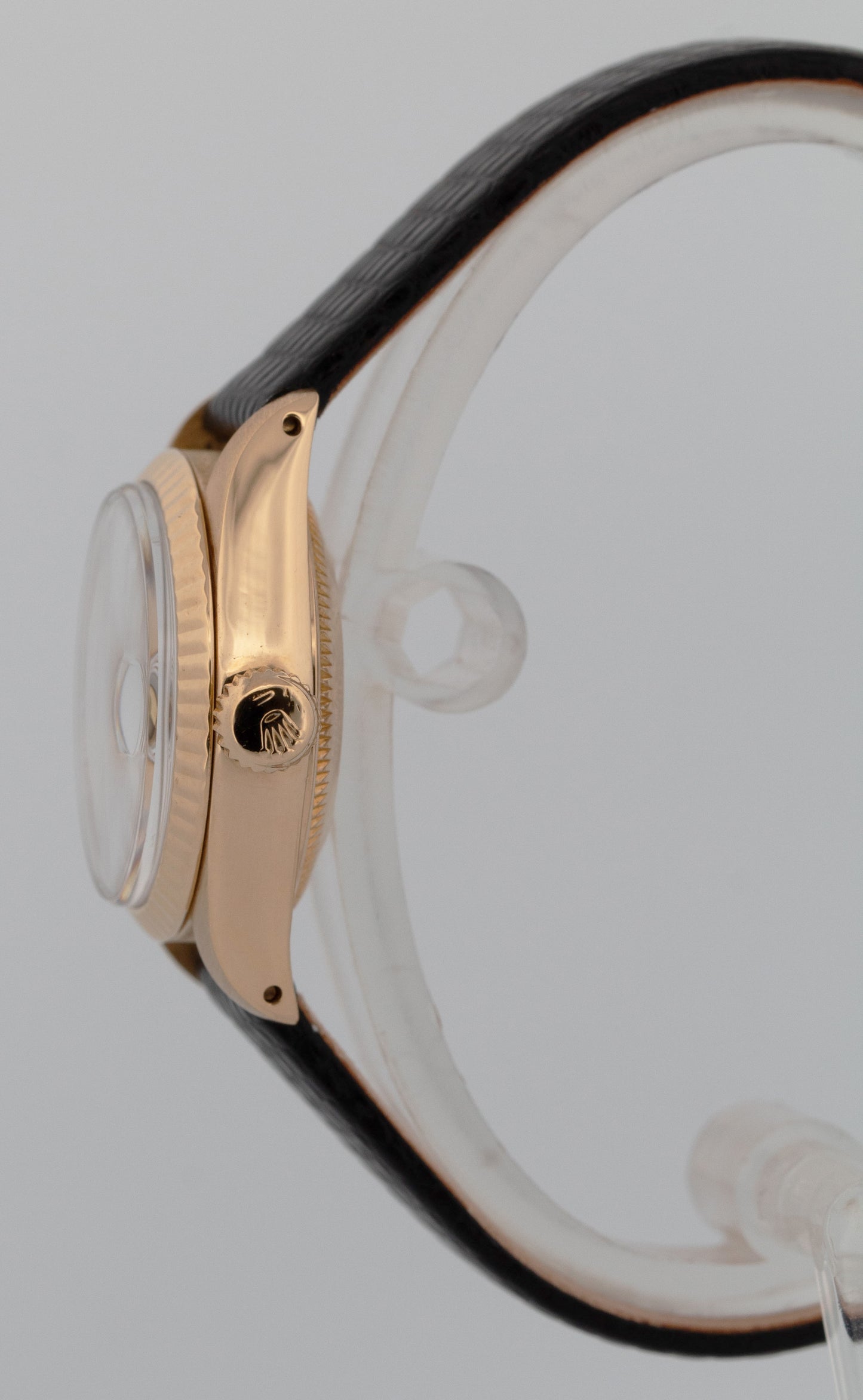 Ladies Rolex Oyster Perpetual Date 26mm 18K Yellow Gold Fluted Silver 6917 Watch