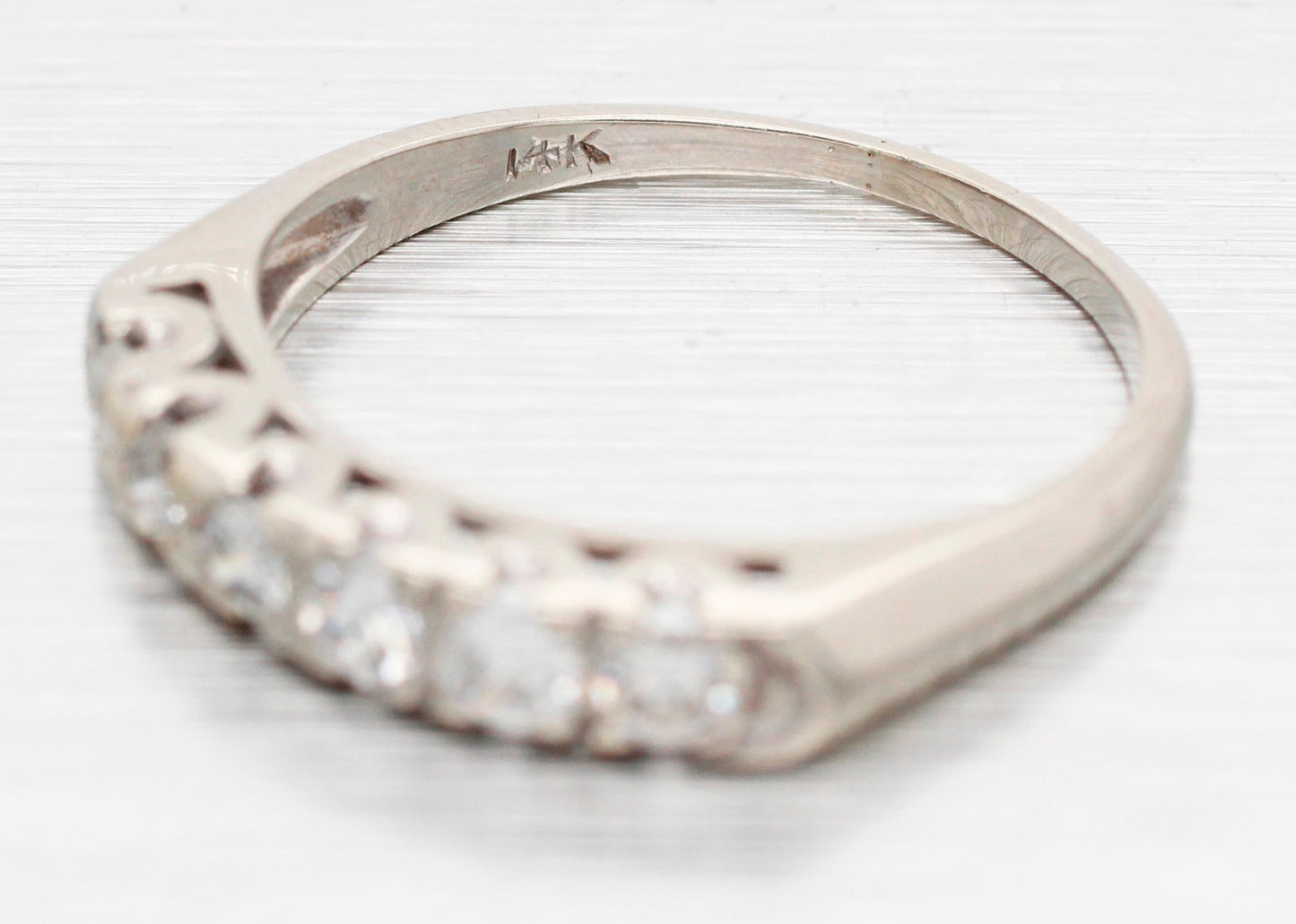 Antique Art Deco 0.60ctw Single-Row Diamond Wedding Band Ring - 14k White Gold