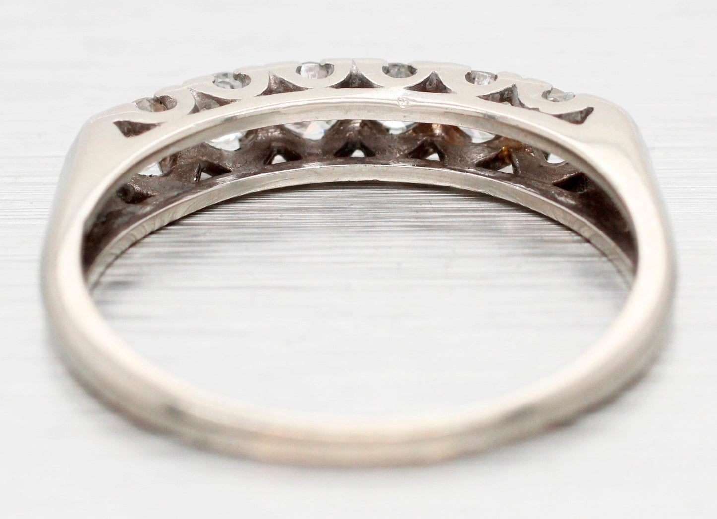 Antique Art Deco 0.60ctw Single-Row Diamond Wedding Band Ring - 14k White Gold